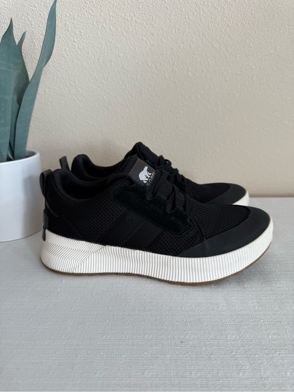 SOREL Black Leather Athletic Casual Sneakers
